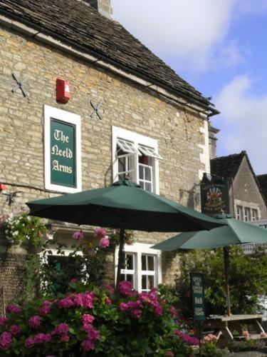 Neeld Arms Hotel Grittleton Exterior foto